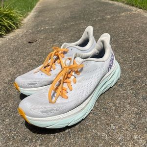 Woman’s HOKA Clifton 9.5